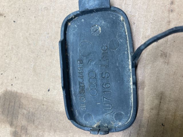 bontott AUDI Q7 Hátsó Vonószem Burkolat