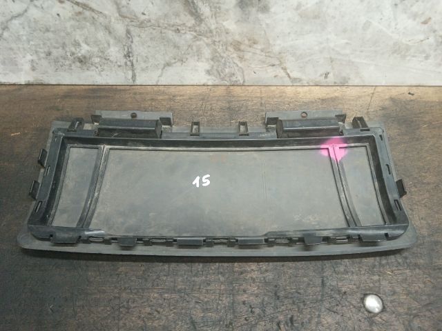 bontott AUDI Q7 Hátsó Vonószem Burkolat