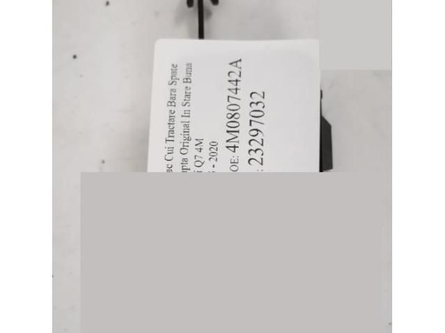 bontott AUDI Q7 Hátsó Vonószem Burkolat