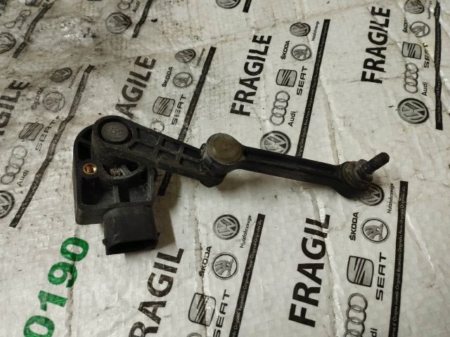 bontott AUDI Q7 Hátsó Xenon Szintszabályzó Jeladó