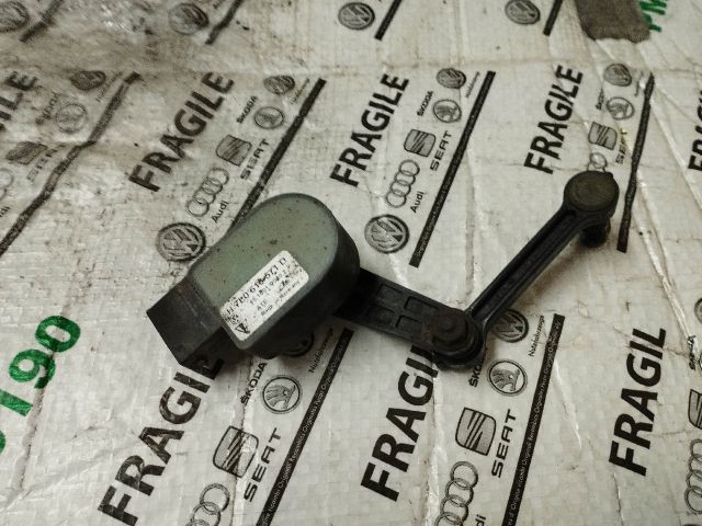 bontott AUDI Q7 Hátsó Xenon Szintszabályzó Jeladó