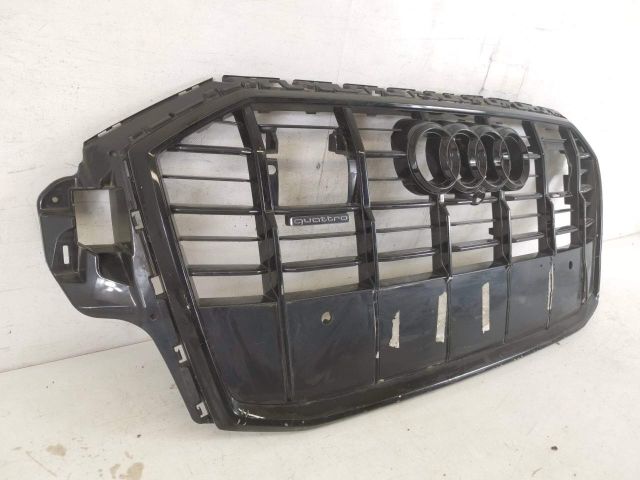 bontott AUDI Q7 Hűtőrács