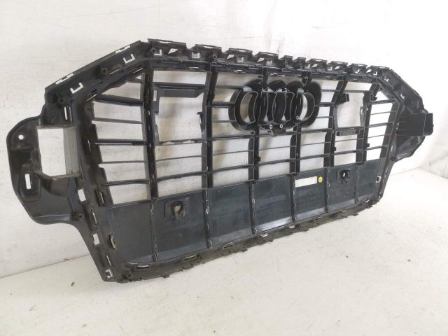 bontott AUDI Q7 Hűtőrács