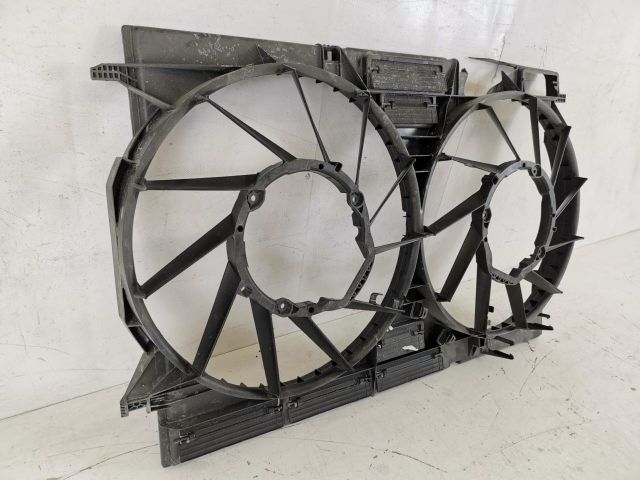 bontott AUDI Q7 Hűtőventilátor Tartó