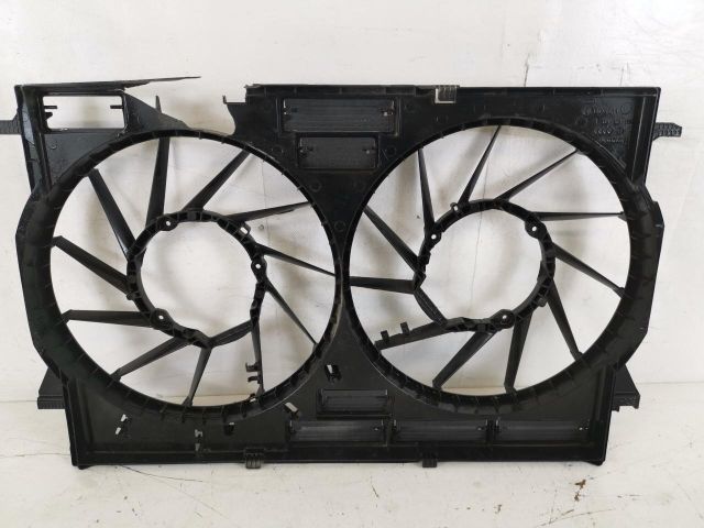 bontott AUDI Q7 Hűtőventilátor Tartó
