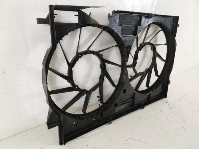 bontott AUDI Q7 Hűtőventilátor Tartó