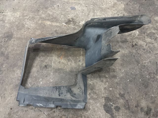 bontott AUDI Q7 Intercooler Légterelő