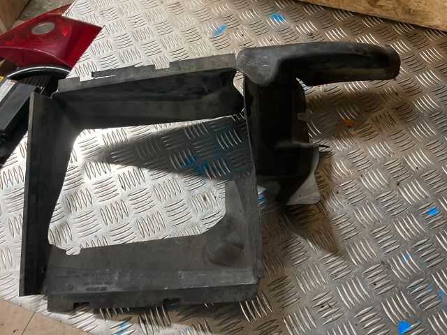 bontott AUDI Q7 Intercooler Légterelő