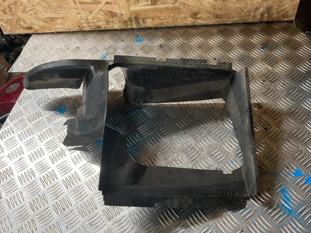 bontott AUDI Q7 Intercooler Légterelő