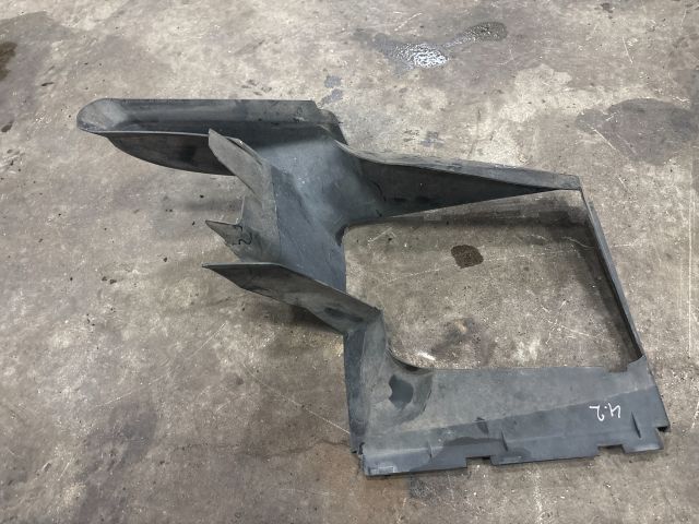 bontott AUDI Q7 Intercooler Légterelő