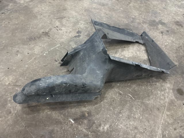 bontott AUDI Q7 Intercooler Légterelő