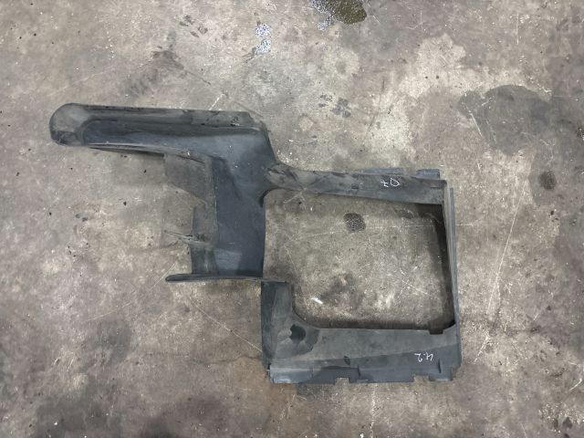 bontott AUDI Q7 Intercooler Légterelő