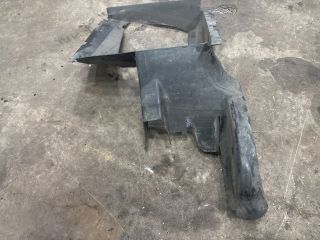 bontott AUDI Q7 Intercooler Légterelő