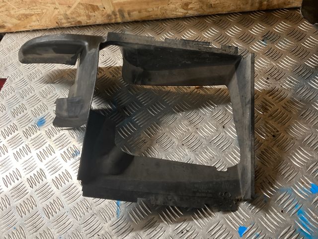 bontott AUDI Q7 Intercooler Légterelő