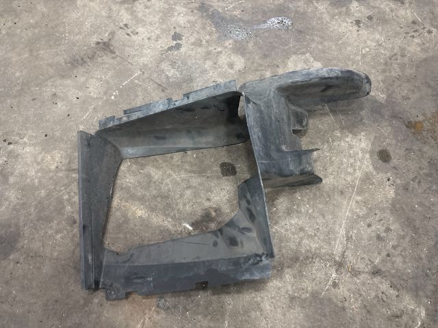 bontott AUDI Q7 Intercooler Légterelő