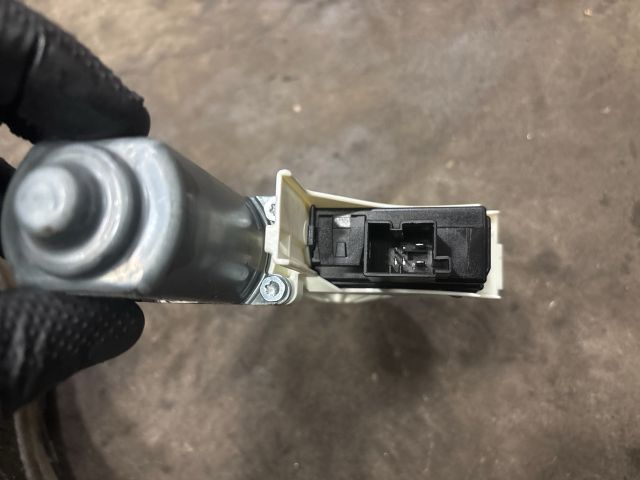 bontott AUDI Q7 Jobb első Ablakemelő Motor