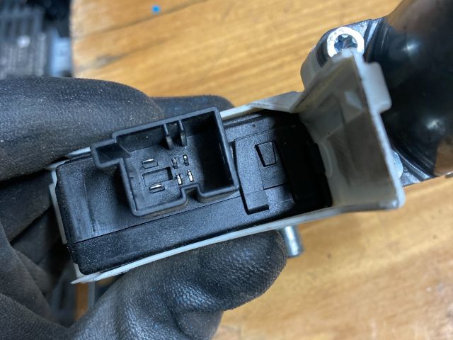 bontott AUDI Q7 Jobb első Ablakemelő Motor