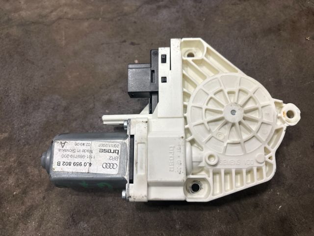bontott AUDI Q7 Jobb első Ablakemelő Motor