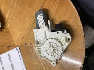 bontott AUDI Q7 Jobb első Ablakemelő Motor