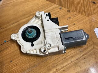 bontott AUDI Q7 Jobb első Ablakemelő Motor