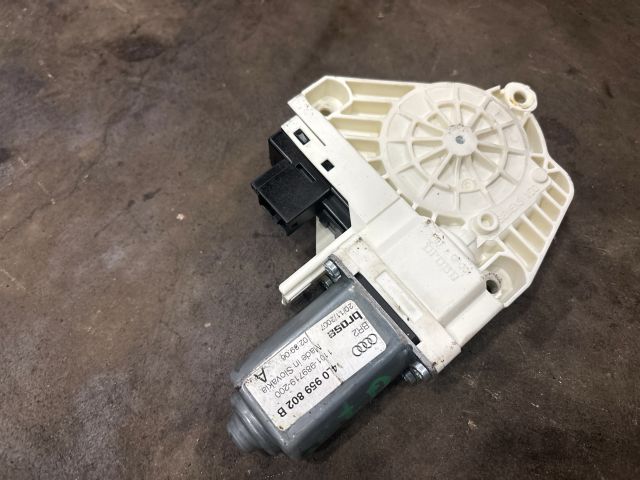 bontott AUDI Q7 Jobb első Ablakemelő Motor