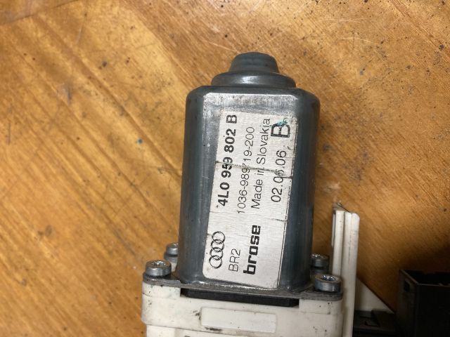 bontott AUDI Q7 Jobb első Ablakemelő Motor