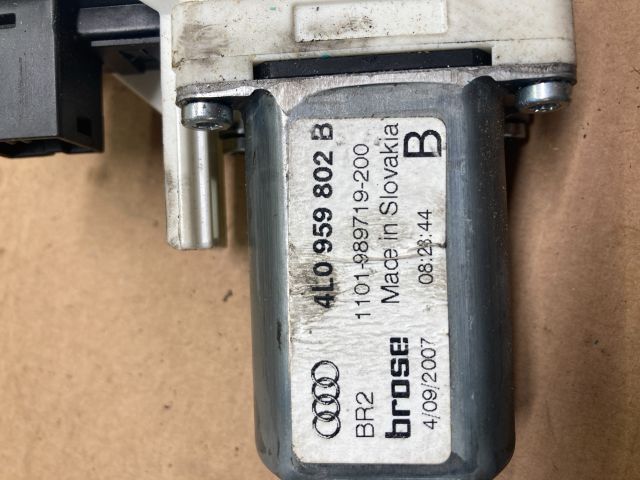 bontott AUDI Q7 Jobb első Ablakemelő Motor