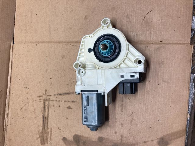 bontott AUDI Q7 Jobb első Ablakemelő Motor