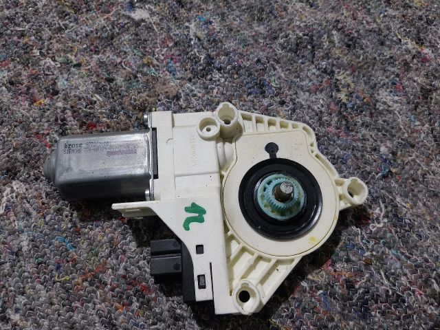 bontott AUDI Q7 Jobb első Ablakemelő Motor