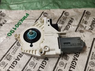 bontott AUDI Q7 Jobb első Ablakemelő Motor