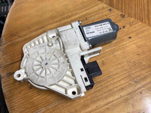 bontott AUDI Q7 Jobb első Ablakemelő Motor