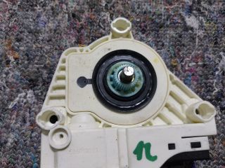 bontott AUDI Q7 Jobb első Ablakemelő Motor