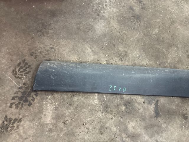 bontott AUDI Q7 Jobb első Ajtó Díszléc