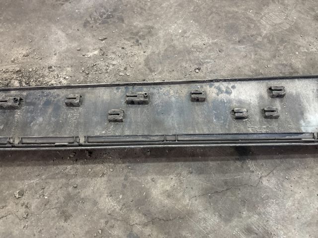 bontott AUDI Q7 Jobb első Ajtó Díszléc