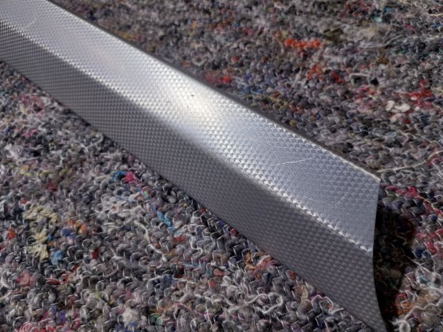 bontott AUDI Q7 Jobb első Ajtó Kárpit Díszléc