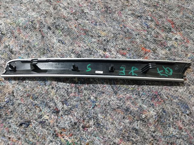 bontott AUDI Q7 Jobb első Ajtó Kárpit Díszléc