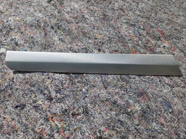 bontott AUDI Q7 Jobb első Ajtó Kárpit Díszléc