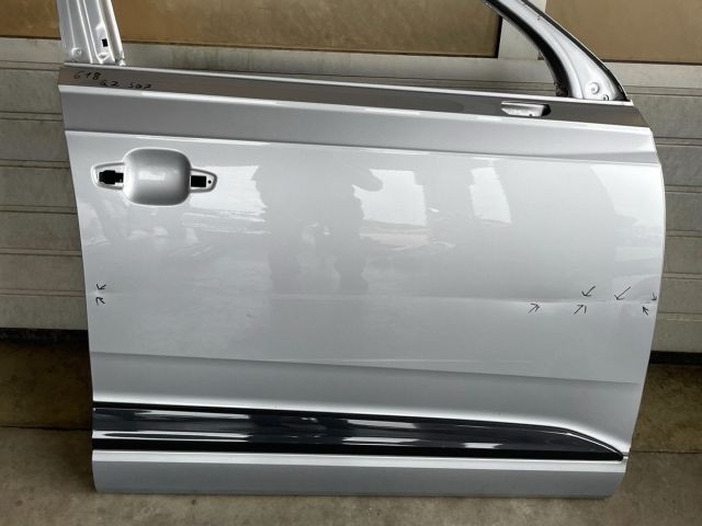 bontott AUDI Q7 Jobb első Ajtó (Üres lemez)