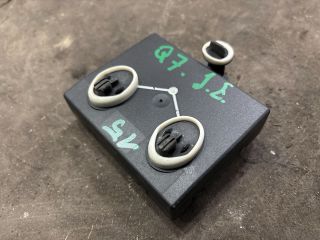 bontott AUDI Q7 Jobb első Ajtó Vezérlőegység