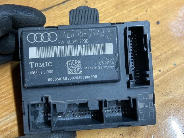 bontott AUDI Q7 Jobb első Ajtó Vezérlőegység