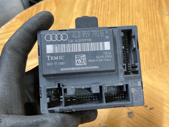 bontott AUDI Q7 Jobb első Ajtó Vezérlőegység