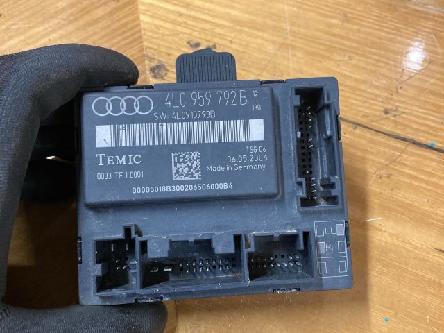 bontott AUDI Q7 Jobb első Ajtó Vezérlőegység