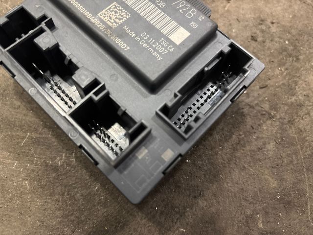 bontott AUDI Q7 Jobb első Ajtó Vezérlőegység