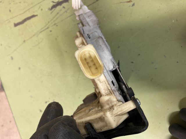 bontott AUDI Q7 Jobb első Ajtózár