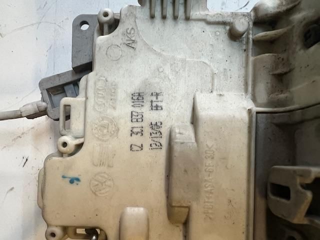 bontott AUDI Q7 Jobb első Ajtózár