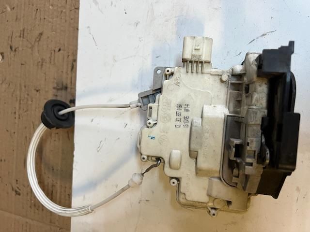 bontott AUDI Q7 Jobb első Ajtózár