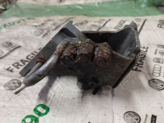 bontott AUDI Q7 Jobb első Alsó Zsanér