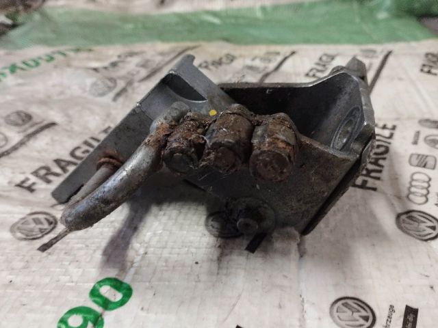 bontott AUDI Q7 Jobb első Alsó Zsanér