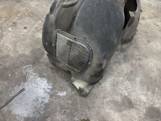 bontott AUDI Q7 Jobb első Dobbetét (Kerékjárati, Műanyag)