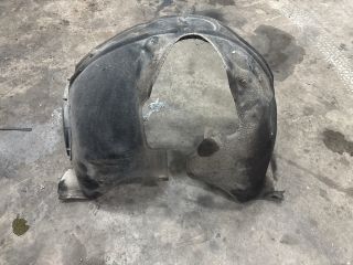 bontott AUDI Q7 Jobb első Dobbetét (Kerékjárati, Műanyag)